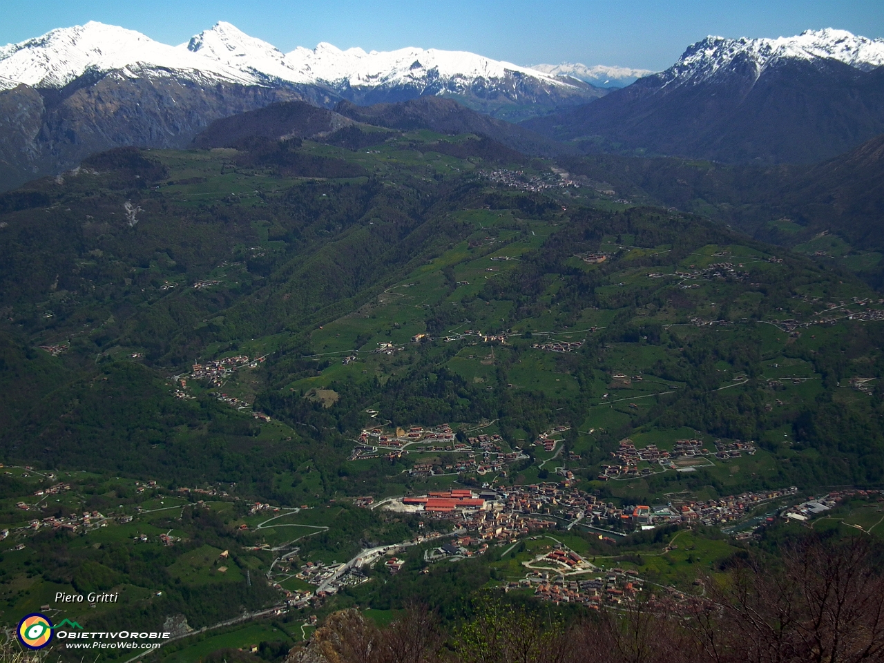 53 panorama su S.Giovanni Bianco, contrade e Arera, Menna, Alben....JPG